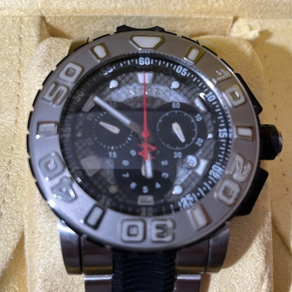 INVICTA RESERVE STAINLESS STEEL CRONO DIAL WATCH WITH BLACK RUBBER INSERTS RARE - Picture 3 of 10